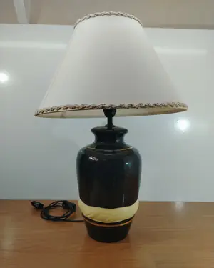 Lámpara de mesa estilo hollywood - miniatura 1