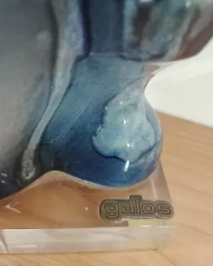 Escultura cerámica mujer con ánfora Galos - miniatura 3