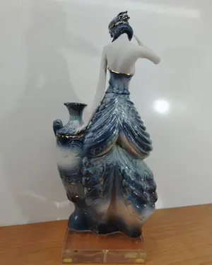 Escultura cerámica mujer con ánfora Galos - miniatura 4