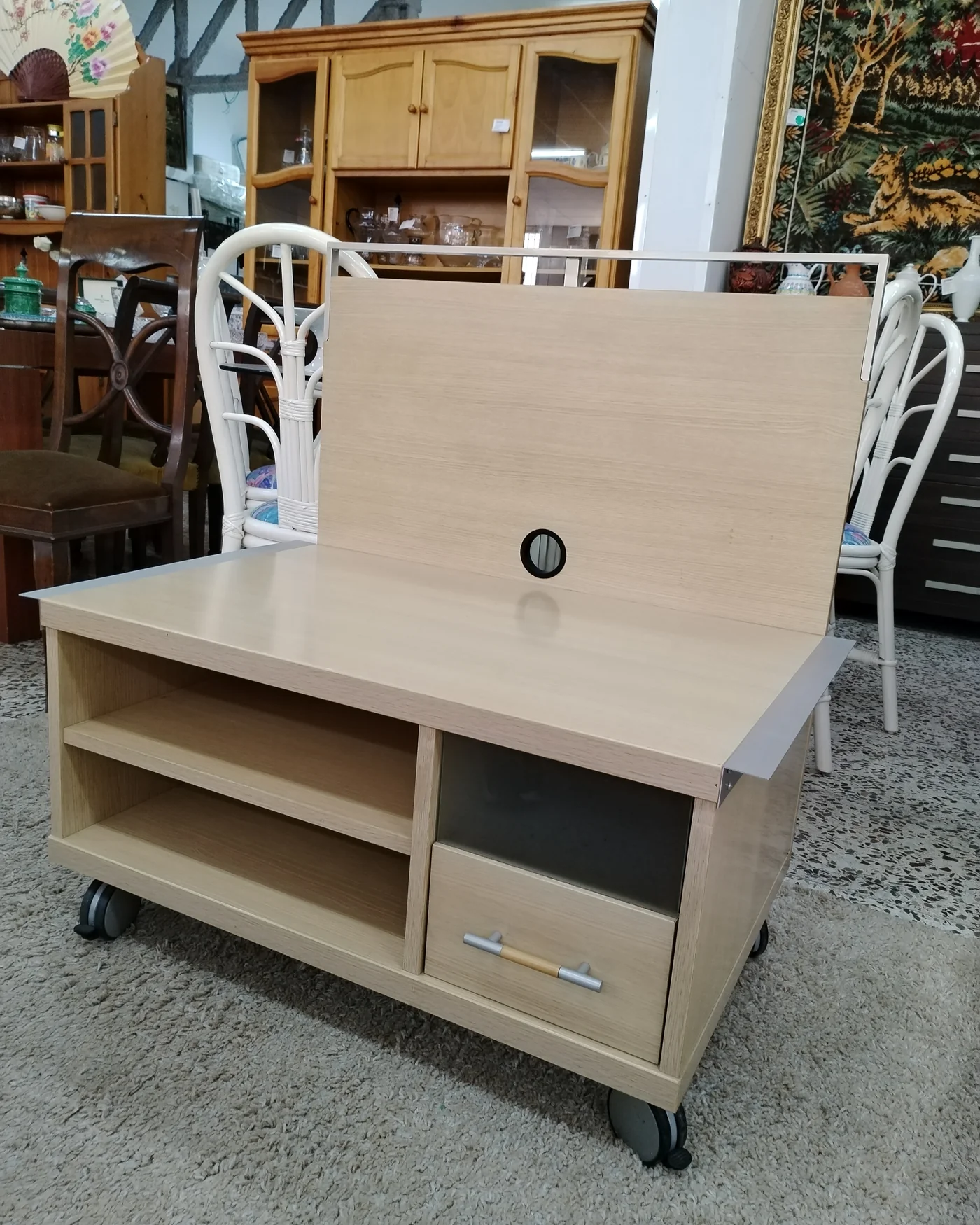 Mueble de televisión con ruedas y cajón - imagen 3
