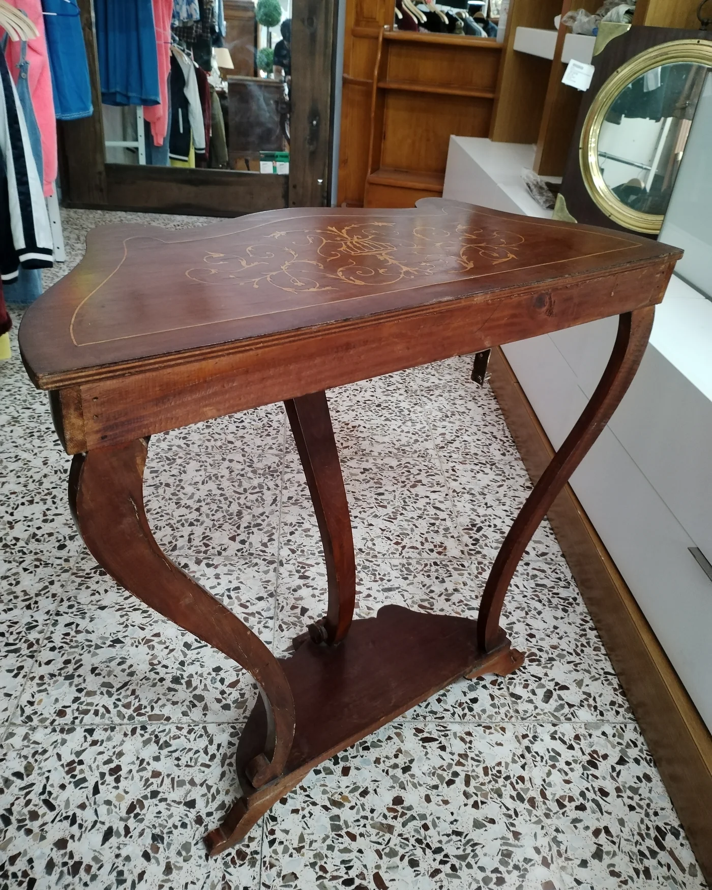 Consola de estilo barroco con marquetería dorada - imagen 5