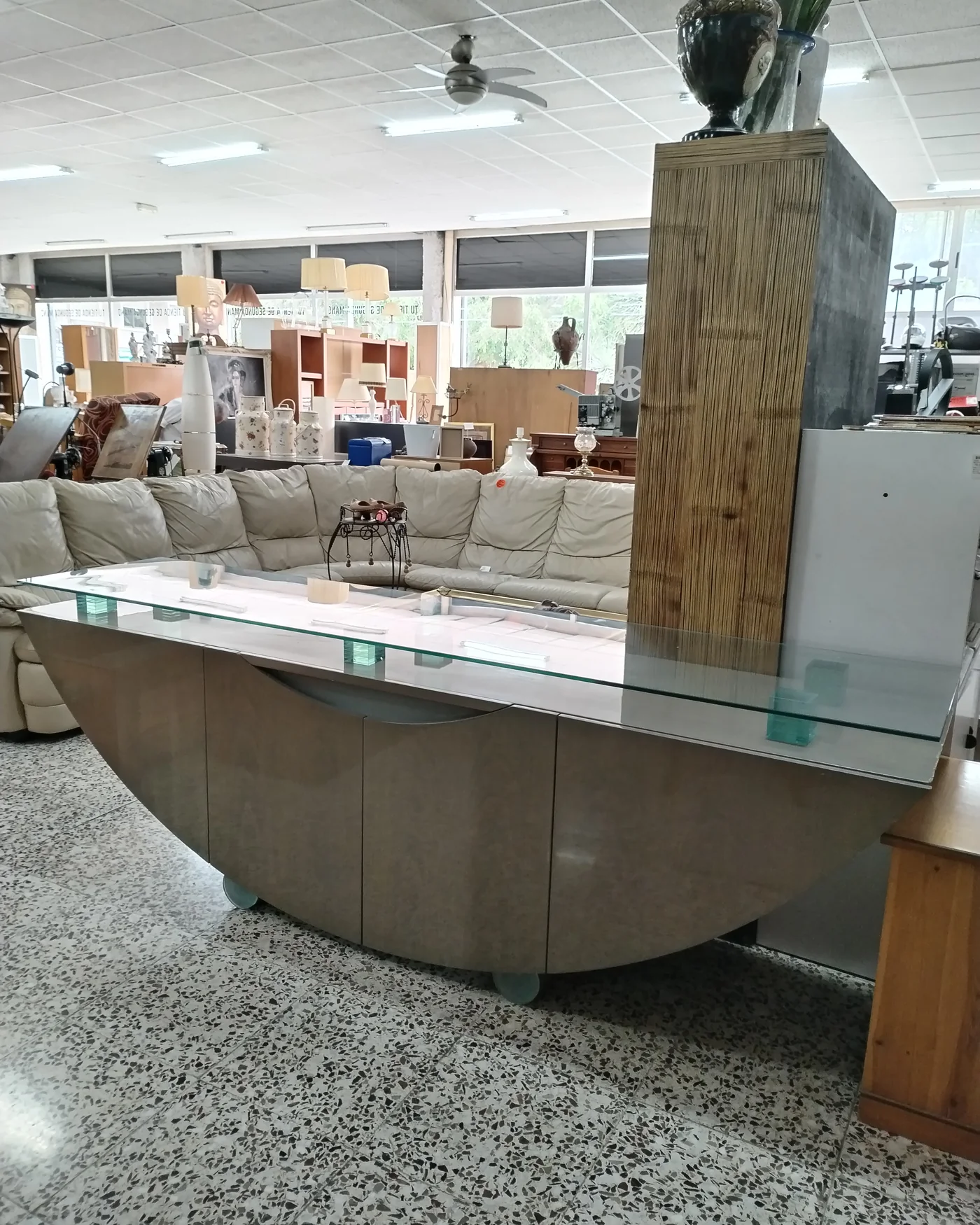 Aparador moderno de cristal y madera - imagen 2