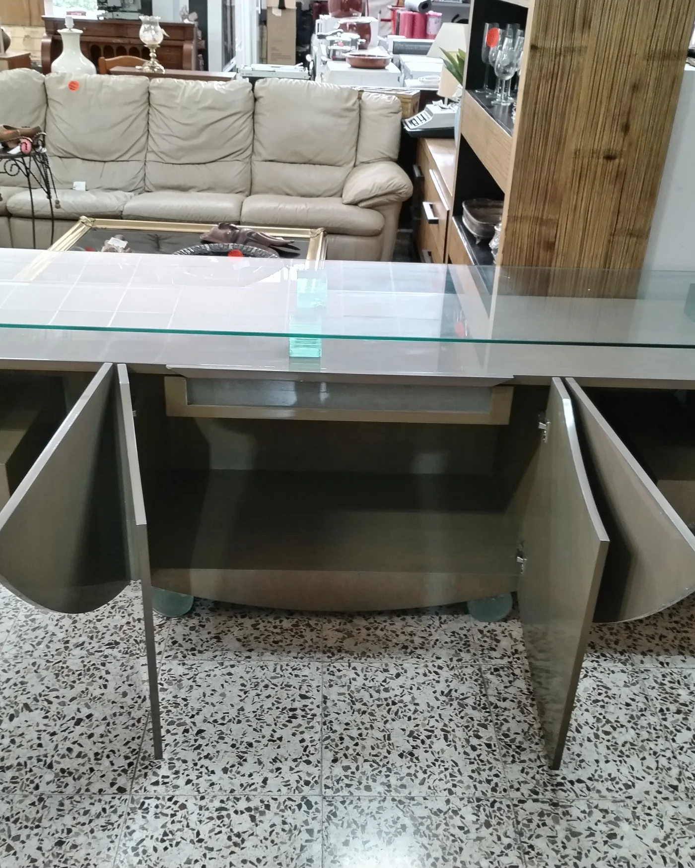 Aparador moderno de cristal y madera - imagen 3
