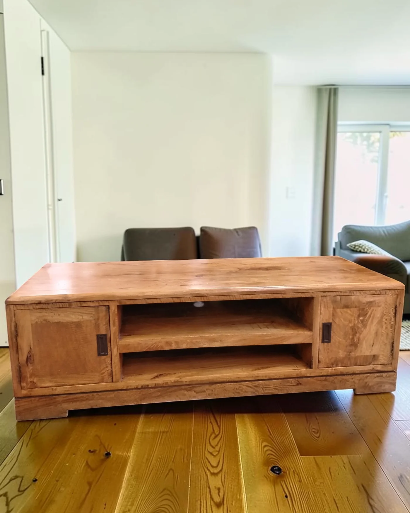 Mueble de tv rústico de madera maciza - imagen 1
