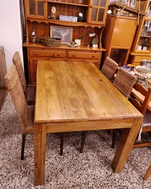 Mesa de comedor rústica con 4 sillas de fibra natural - miniatura 3