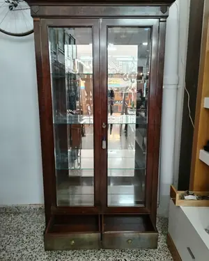 Vitrina de caoba y cristal - miniatura 2