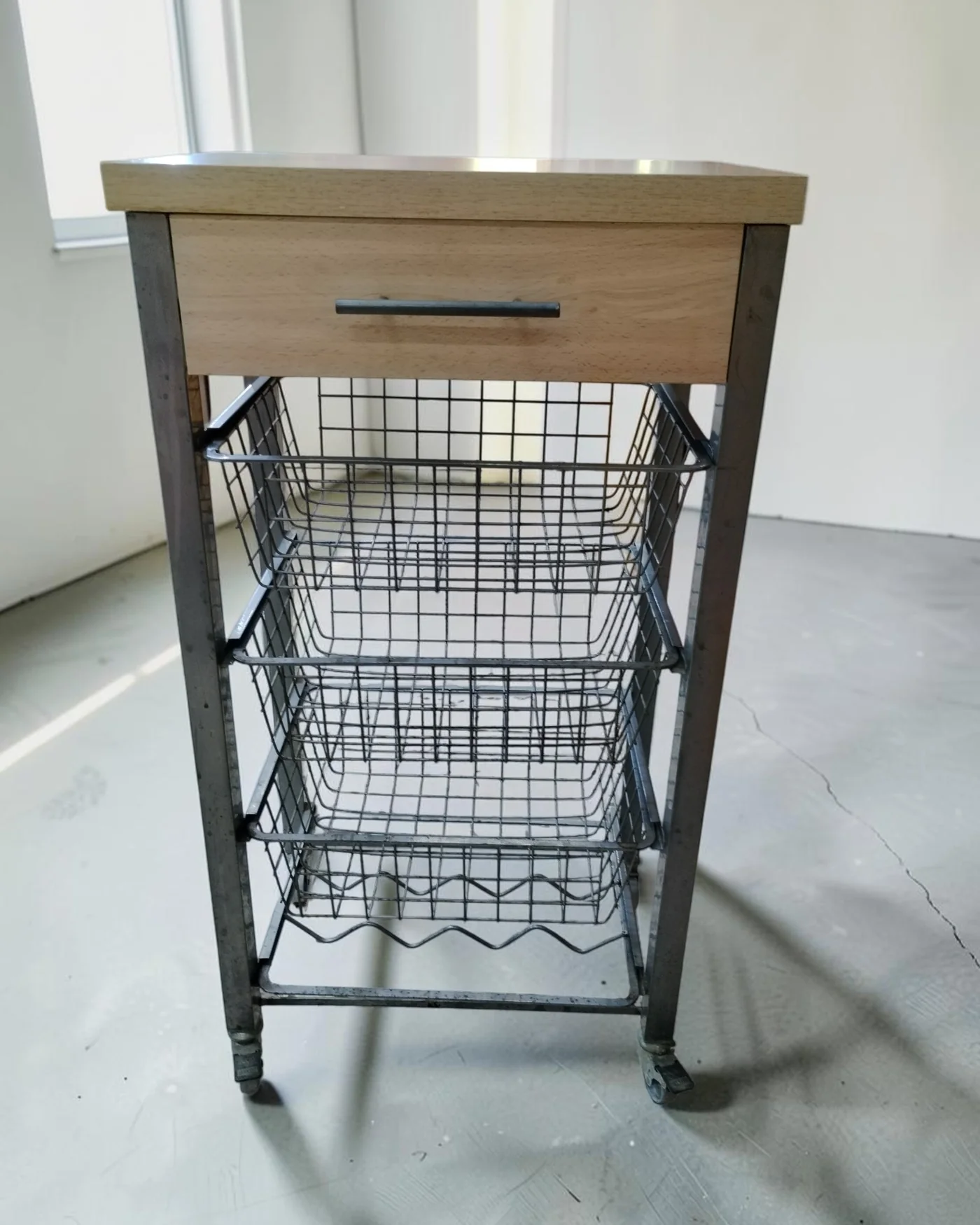 Mueble auxiliar de cocina con ruedas y cajón - imagen 1