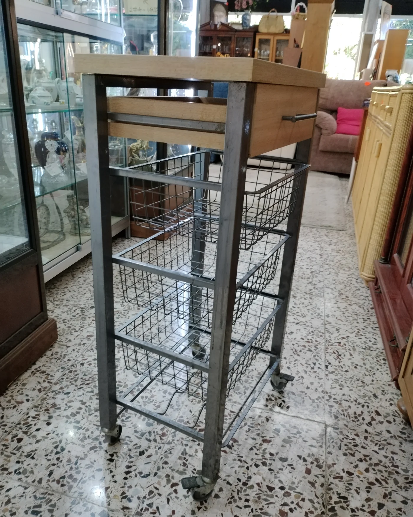 Mueble auxiliar de cocina con ruedas y cajón - imagen 4