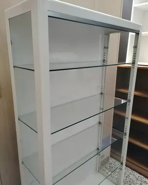 Vitrina exhibidora blanca con estantes de cristal - miniatura 4
