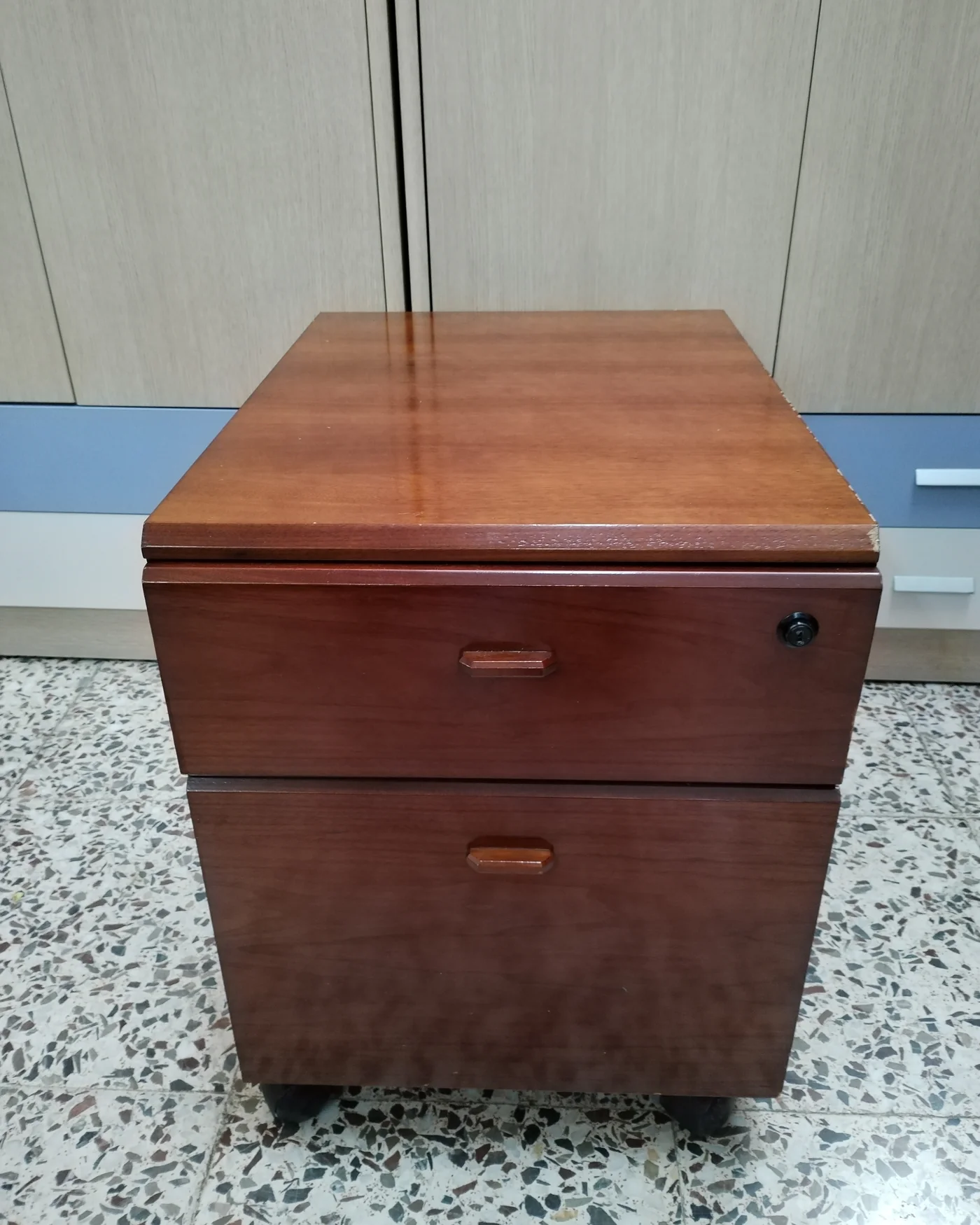 Cajonera archivador de oficina con dos cajones y ruedas - imagen 2