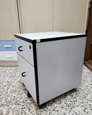 Archivador de oficina blanco con ruedas - miniatura 2