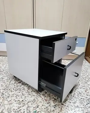 Archivador de oficina blanco con ruedas - miniatura 3