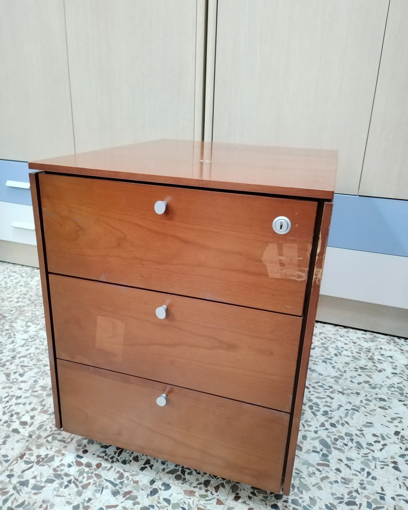 Cajonera archivador de oficina con tres cajones - imagen 2