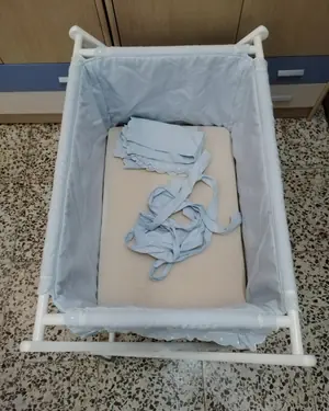 Minicuna para bebé con ruedas y colchón - miniatura 2