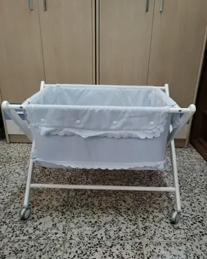Minicuna para bebé con ruedas y colchón - miniatura 4