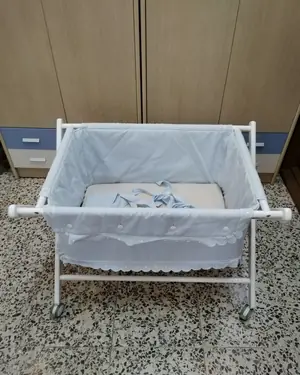 Minicuna para bebé con ruedas y colchón - miniatura 5