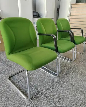 3 sillas de recepción vintage con estructura de metal cromado - miniatura 3