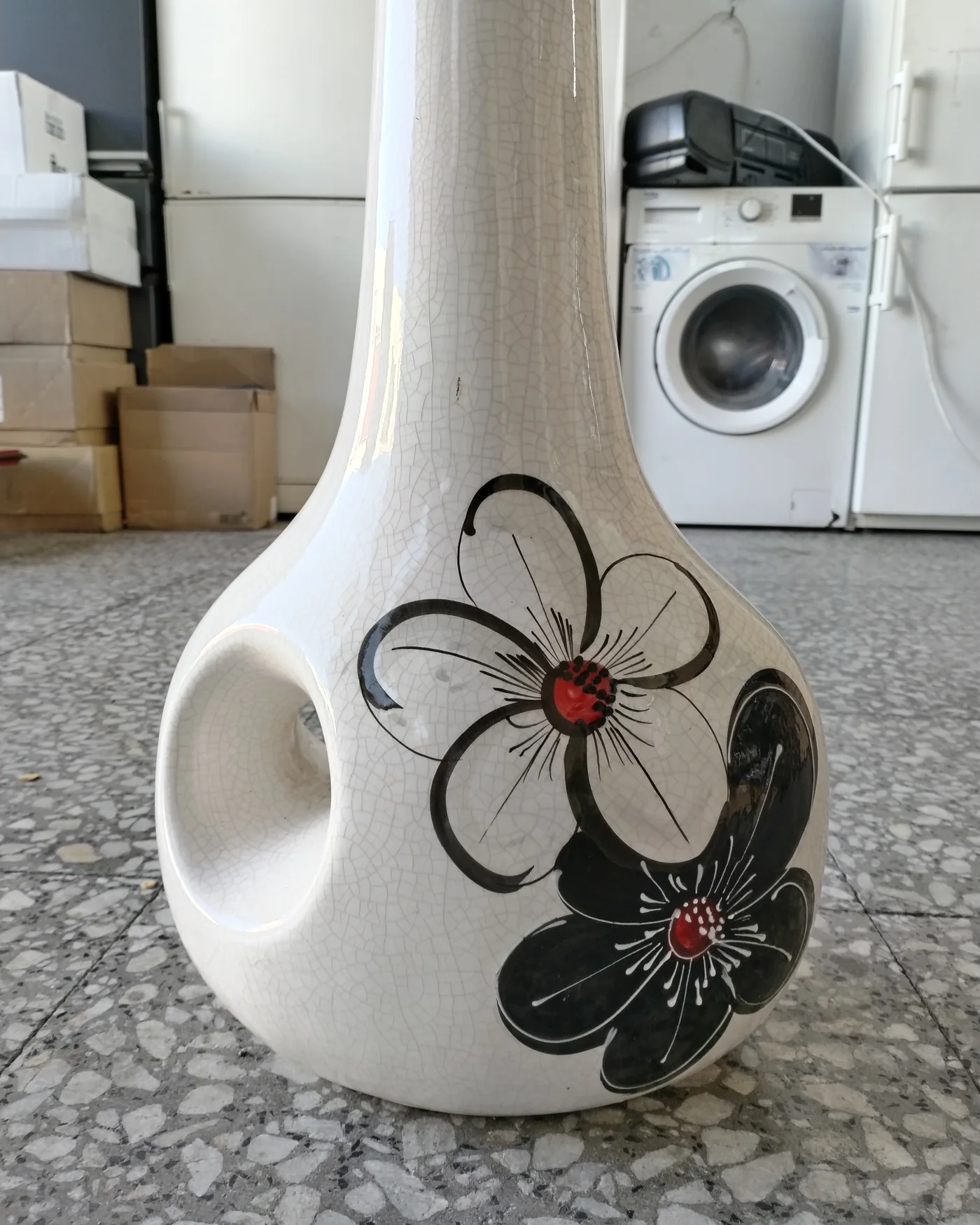 Jarrón decorativo de cerámica con motivos florales - imagen 2