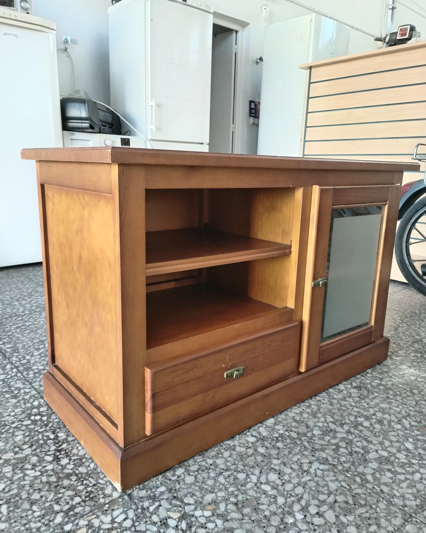 Mueble para televisión de madera - imagen 3