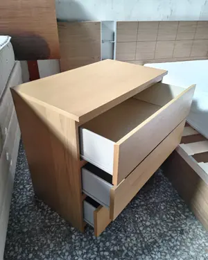 Cómoda de madera clara con tres cajones - miniatura 5