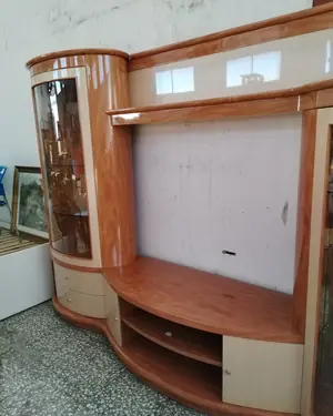 Mueble de salón moderno de diseño curvo con vitrinas - miniatura 4