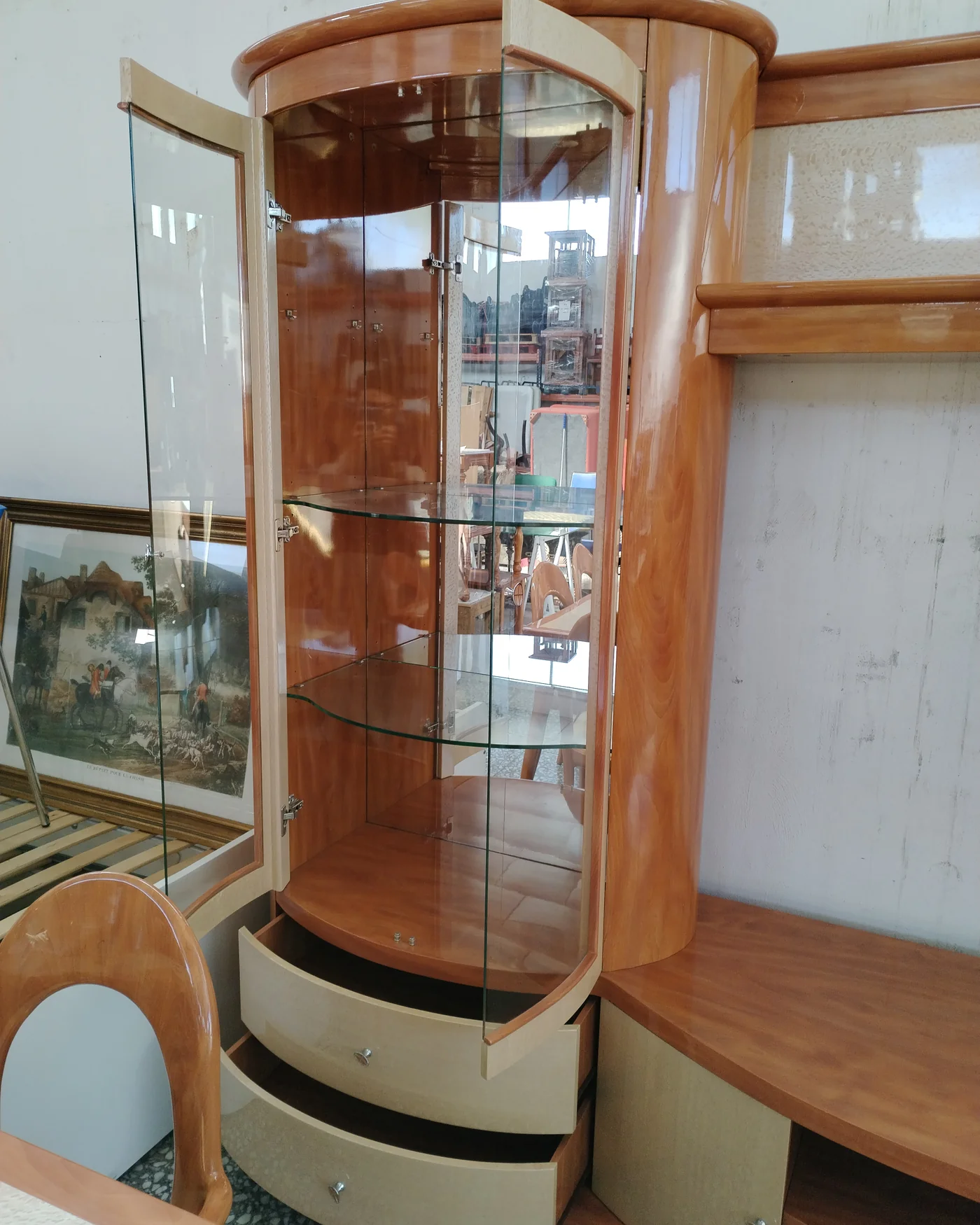 Mueble de salón moderno de diseño curvo con vitrinas - imagen 7