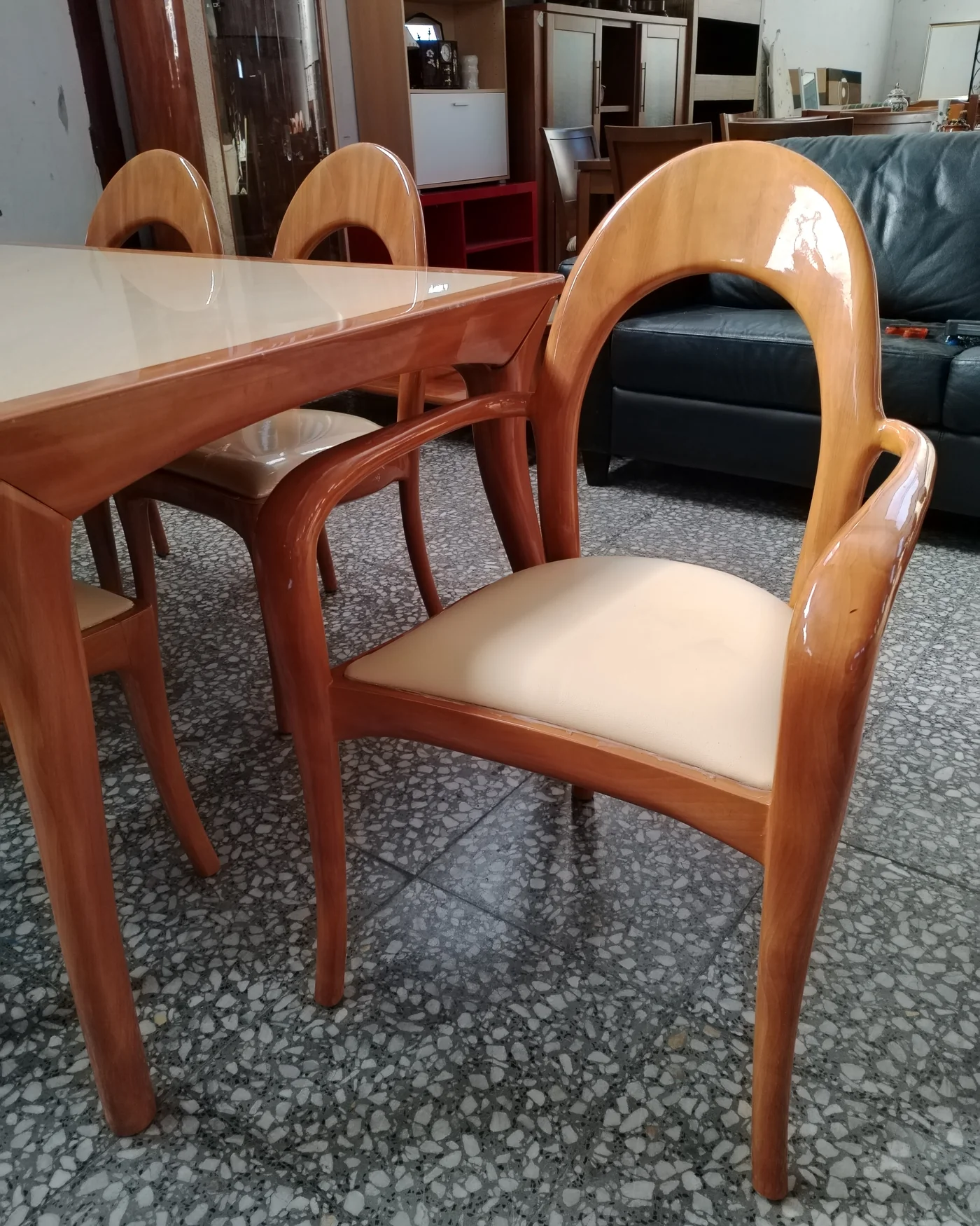 Conjunto de comedor moderno con mesa y 6 sillas - imagen 3