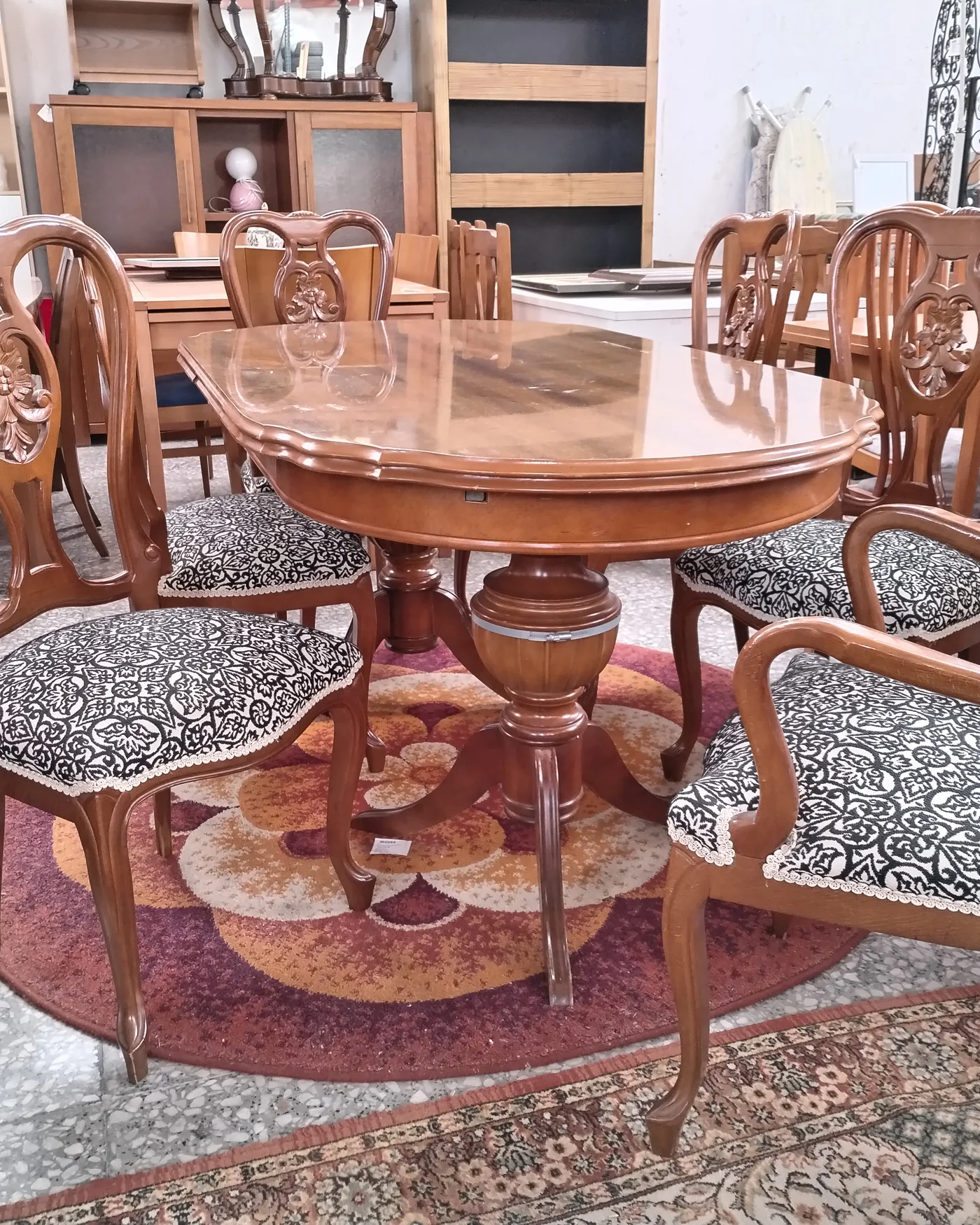 Conjunto de mesa de comedor clásica y 6 sillas - imagen 3