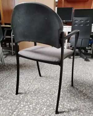 Silla de oficina con brazos tapizada en gris - miniatura 3