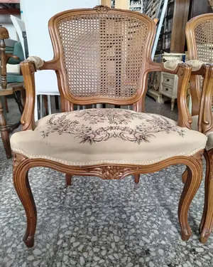 Pareja de sillones antiguos estilo Luis XV con respaldo de mimbre - miniatura 2