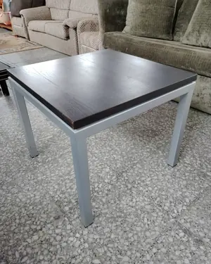 Mesa de centro baja con estructura metálica y tapa de madera - miniatura 2