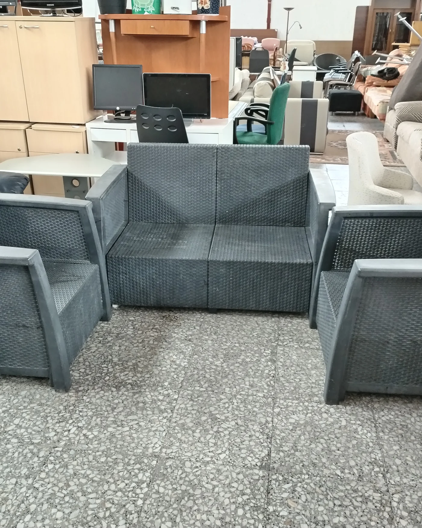 Conjunto de Muebles de Exterior en Resina - imagen 3