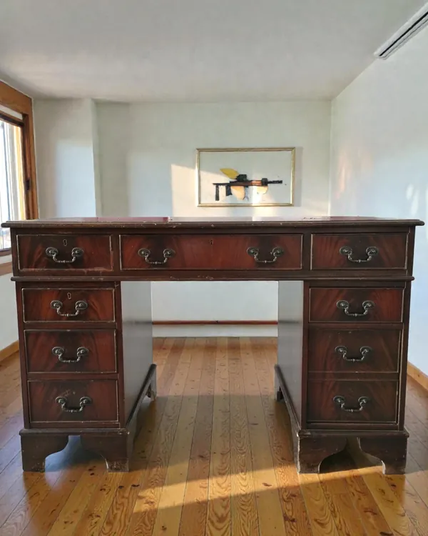 Escritorio de pedestal vintage con tapa de cuero