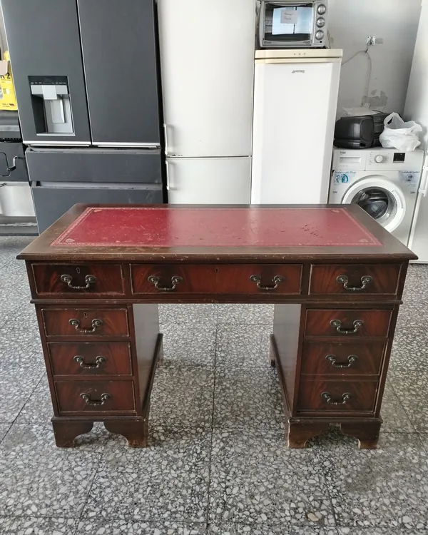 Escritorio de pedestal vintage con tapa de cuero