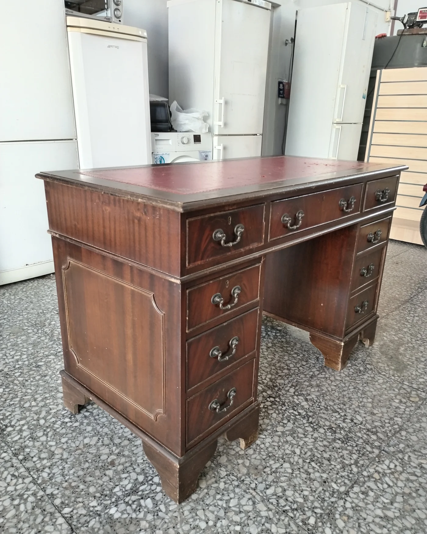 Escritorio de pedestal vintage con tapa de cuero - imagen 3