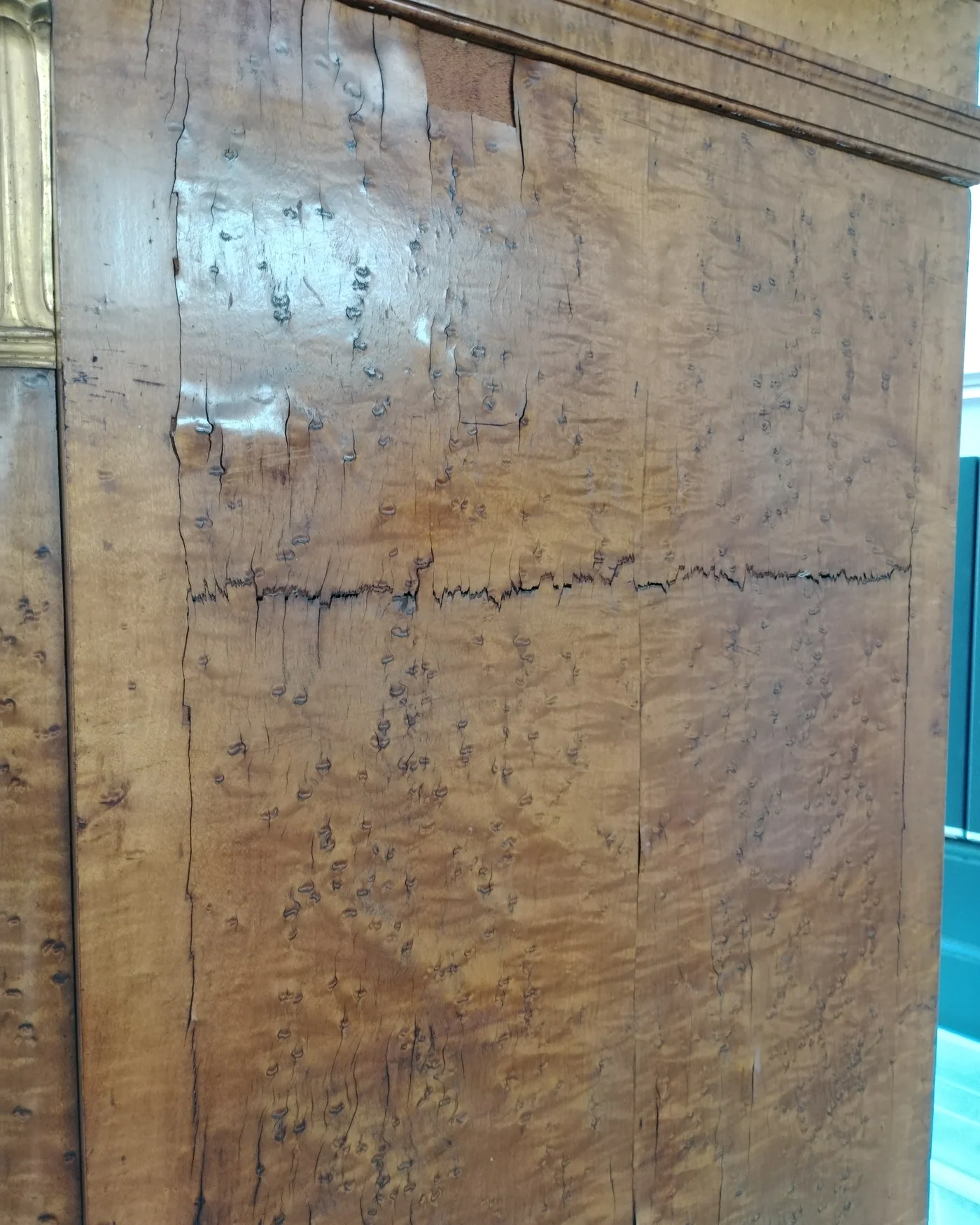Armario antiguo estilo Biedermeier con espejo y detalles dorados - imagen 5