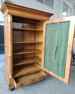 Armario antiguo estilo Biedermeier con espejo y detalles dorados - miniatura 6