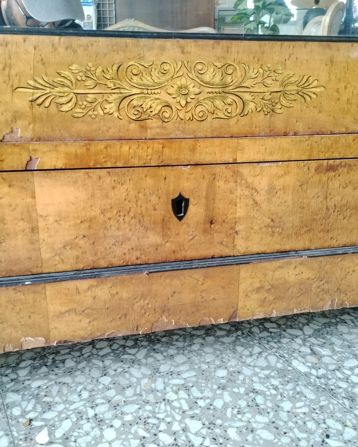 Armario antiguo estilo Biedermeier con espejo y detalles dorados - imagen 8