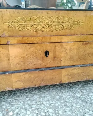 Armario antiguo estilo Biedermeier con espejo y detalles dorados - miniatura 8