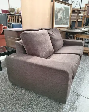 Sofá de dos plazas en tela marrón - miniatura 3