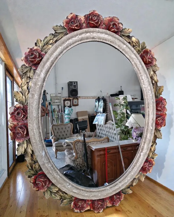 Espejo Antiguo con Marco Ornamentado de Rosas