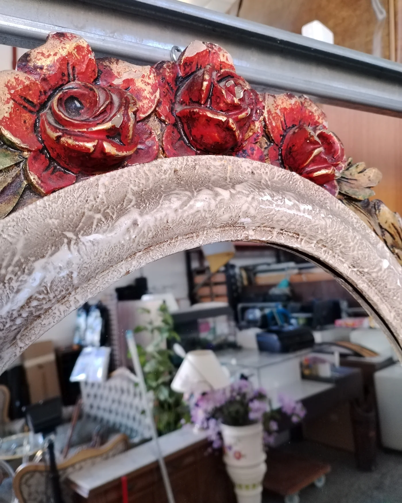 Espejo antiguo con marco ornamentado de rosas - imagen 4