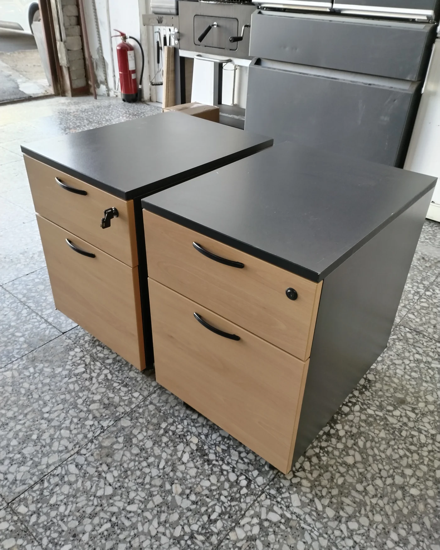 Par de cajoneras de oficina con ruedas - imagen 3
