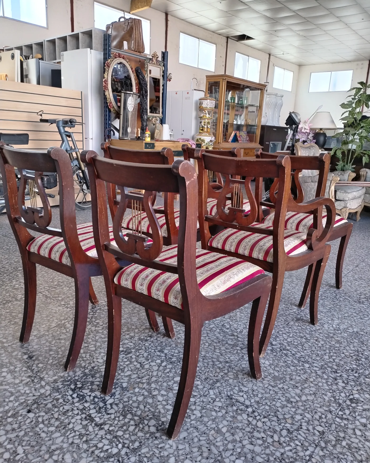 Juego de 6 sillas de comedor estilo regencia - imagen 4
