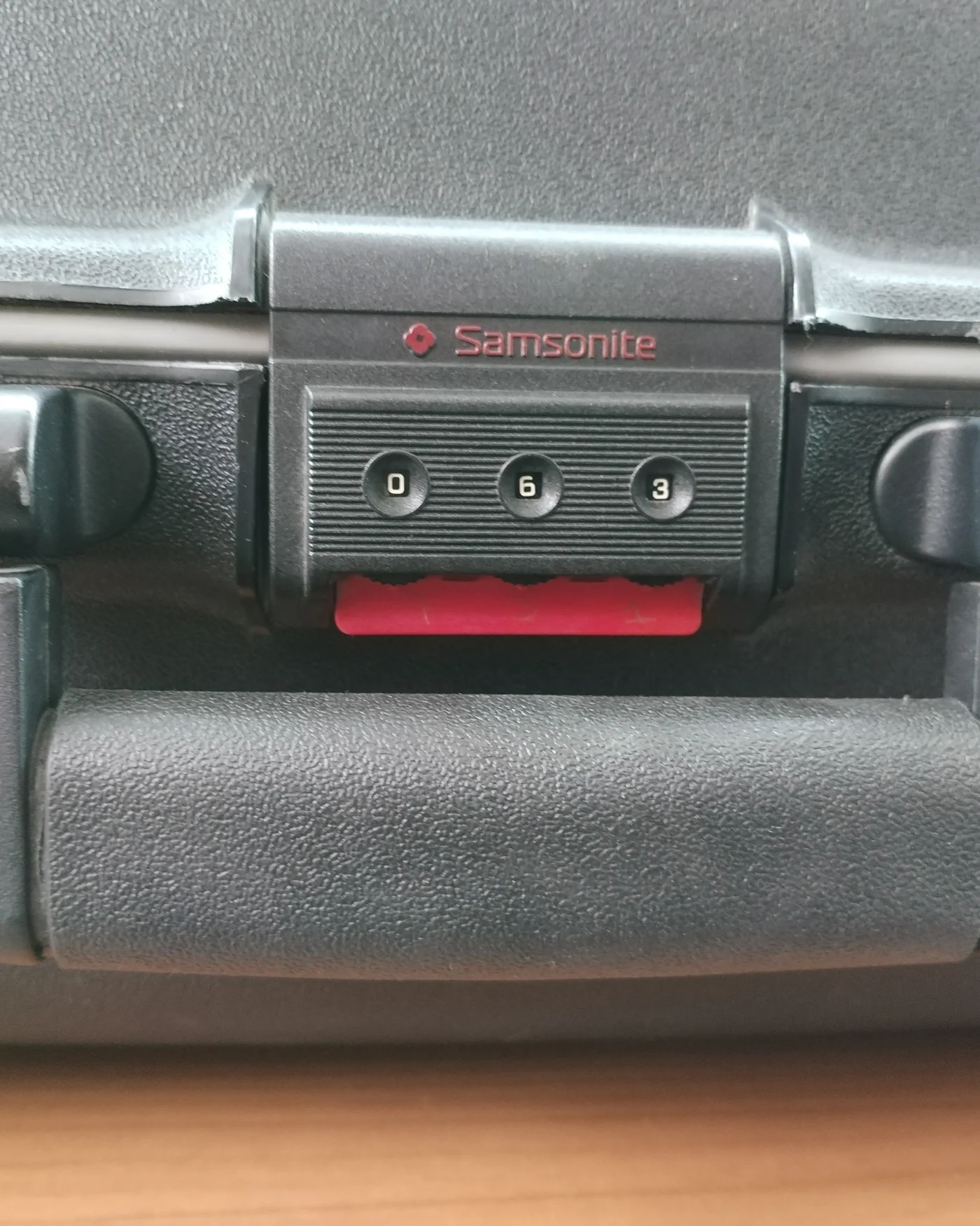 Maleta rígida Samsonite vintage con cierre de combinación - imagen 3