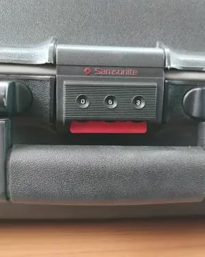 Maleta rígida Samsonite vintage con cierre de combinación - miniatura 3