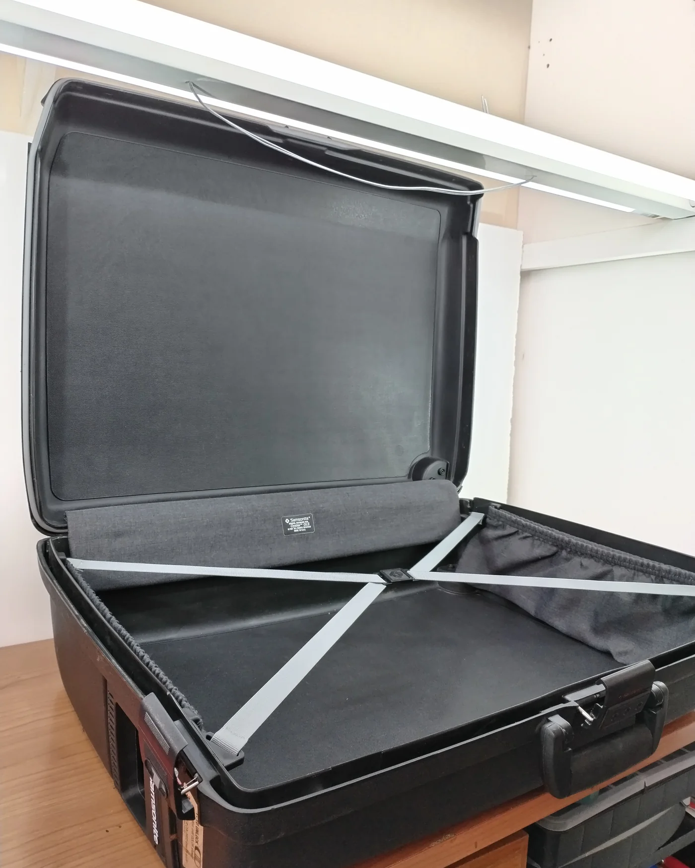 Maleta rígida Samsonite vintage con cierre de combinación - imagen 4