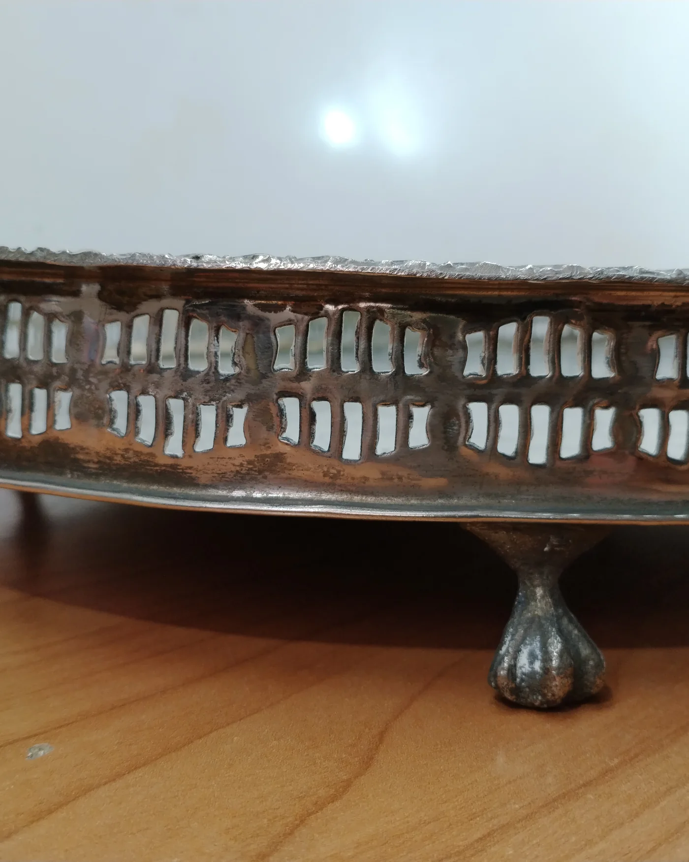 Bandeja de servicio ovalada vintage con detalles ornamentales - imagen 3