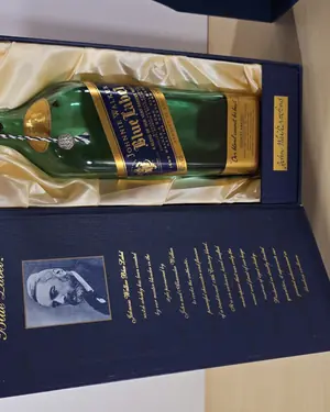 Botella vacía de Johnnie Walker Blue Label con caja original - miniatura 2