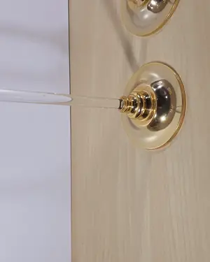 Trío de candelabros dorados con cristal - miniatura 5